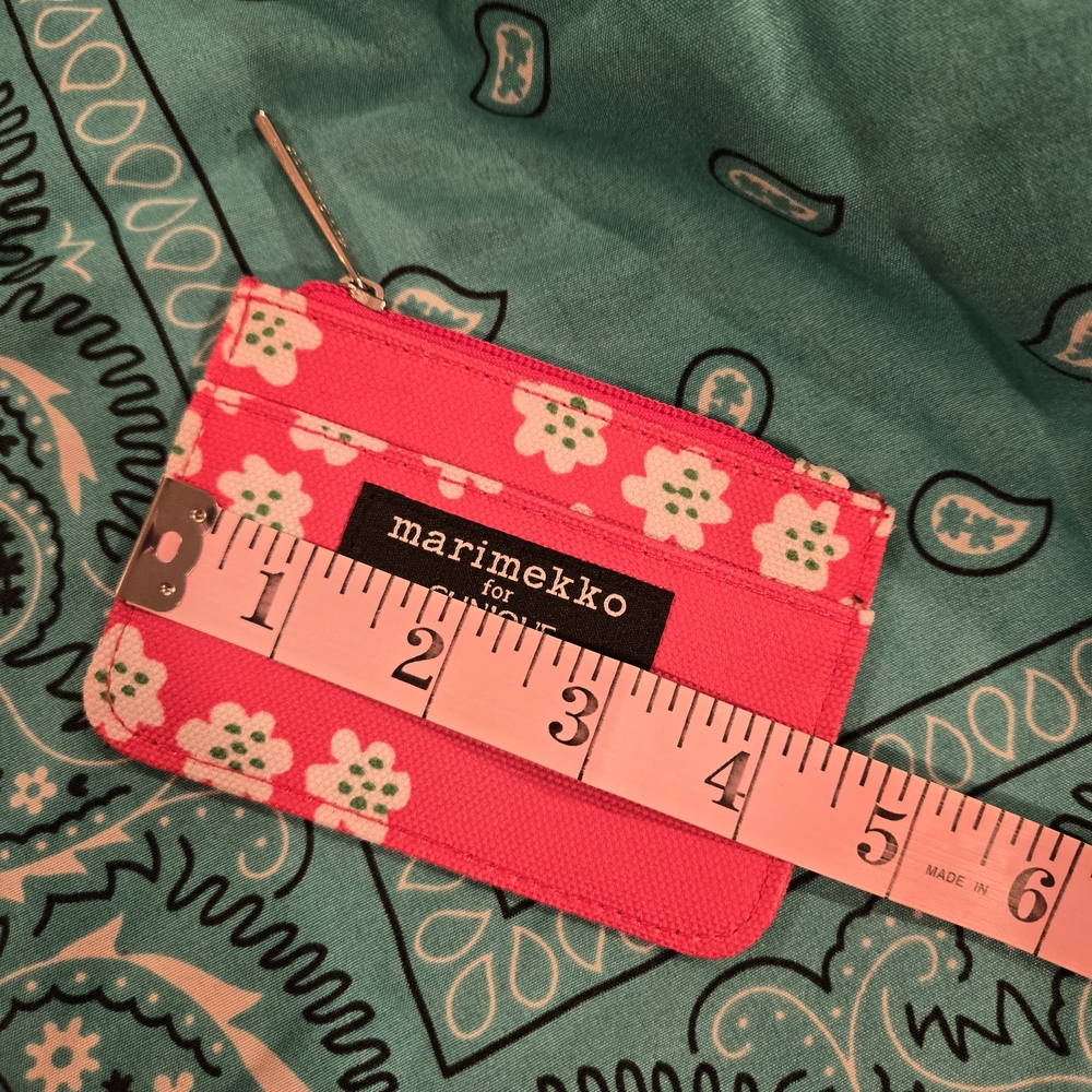 Marimekko Pink and White Floral Pouch Set - Picture 10 of 11